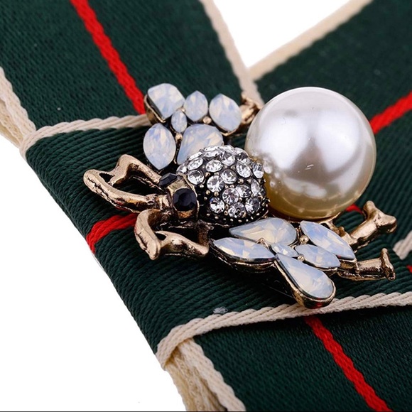 New Gucci look alike Bow with Bee Brooch - Picture 3 of 3